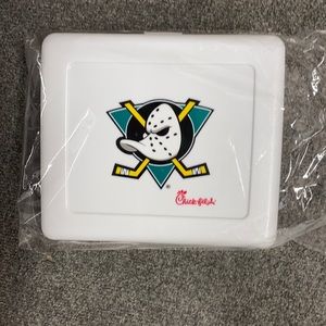 ANAHEIM DUCKS plastic Lunch Box. NEW!!
